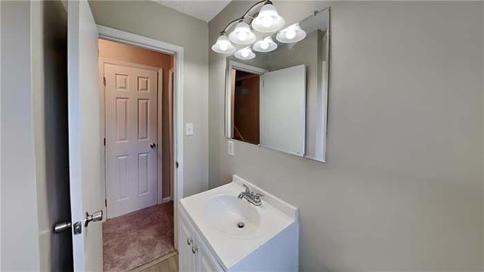 Building Photo - 321 Tarragon Way SW