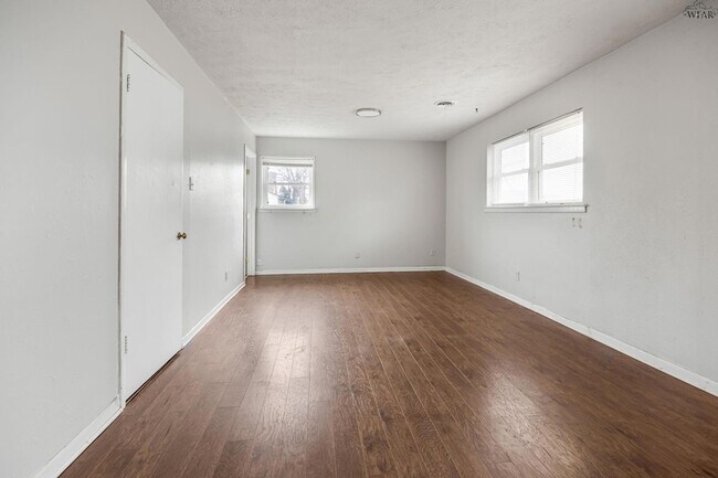 Building Photo - 1811 Deer Park Way