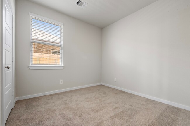 Building Photo - 335 Willow Sage Ct