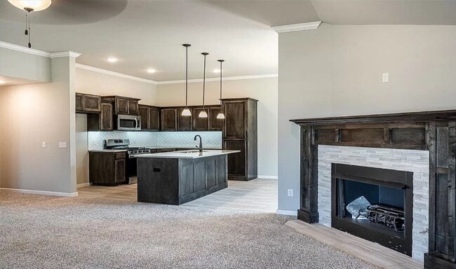 Building Photo - Beautiful 4 Bedroom Home 2 bathroom home!