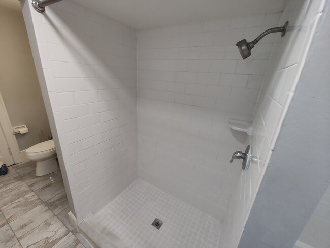 Building Photo - 405 W 18th St