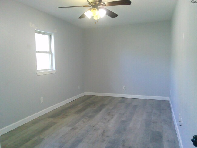 Building Photo - 1805 Lucile Ave