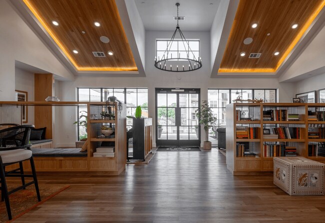 Building Photo - 1501 W Howard Ln