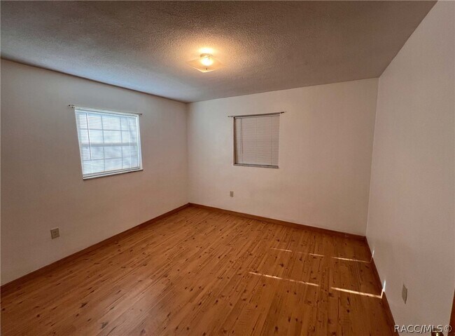 Building Photo - 7660 W Tropical Ln