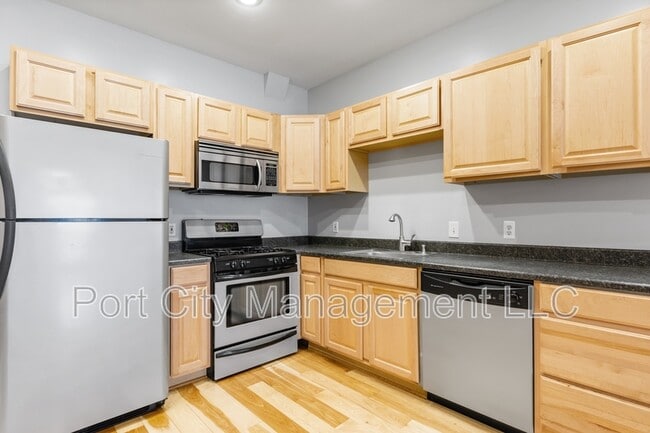 Building Photo - 3210 E Fairmount Ave