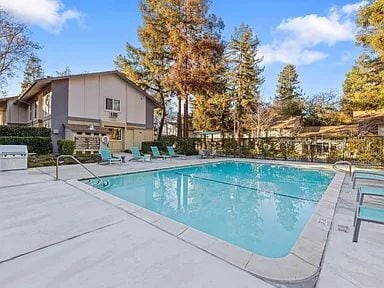 Building Photo - "Cozy 1-Bed Sanctuary in Prime Santa Clara Location!"