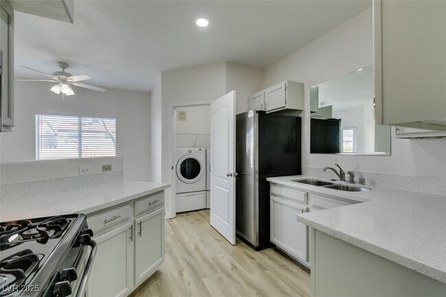 Building Photo - 5525 W Flamingo Rd