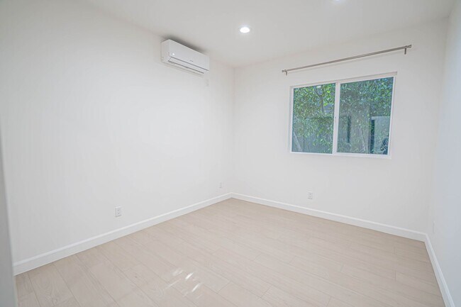 Building Photo - Stunning 3-Bedroom Single-Story ADU in Granada Hills!