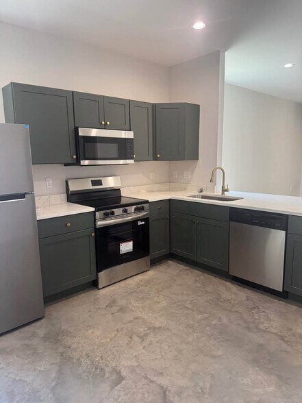 Building Photo - 270 N 3rd St