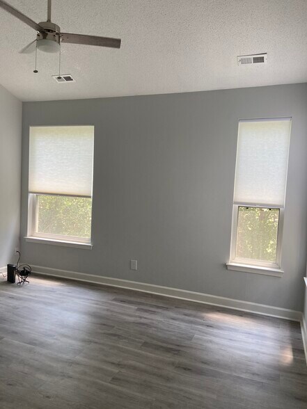 Building Photo - 3205 Jade Ct