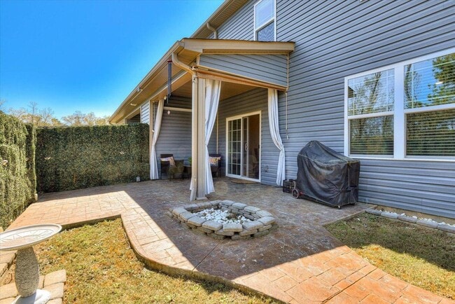 Building Photo - 685 Red Cedar Ct