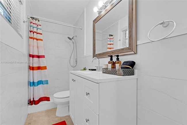 Building Photo - 3338 Taft St