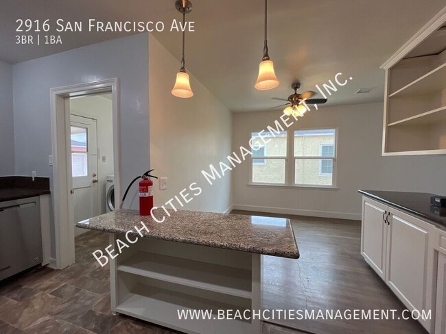 Building Photo - Charming 3 Bedroom House in Wrigley Area