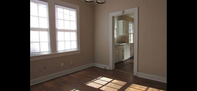Building Photo - 3415 Northview Dr