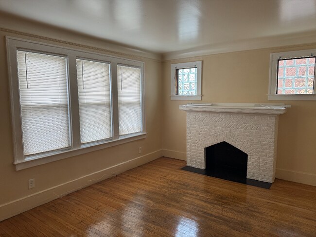 Building Photo - 15878 Kentucky St