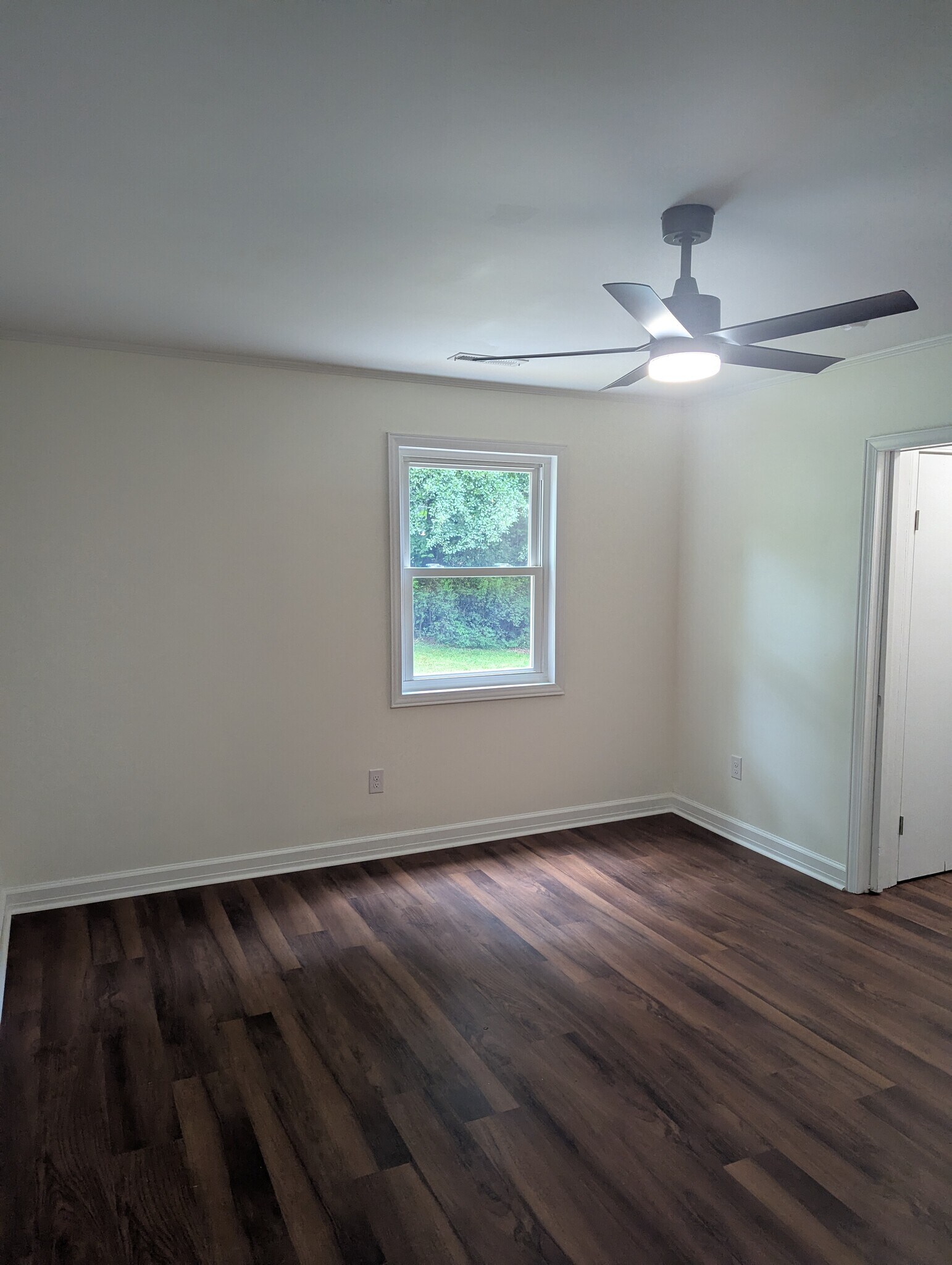 Bonus room/office space - 205 Jones Ave