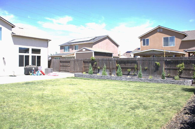 Building Photo - 4Bed/3 Bath Home in Central High East High...