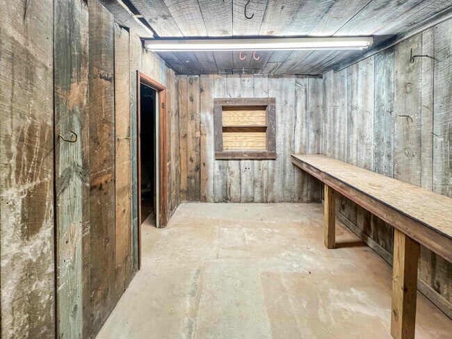 Building Photo - Completely Renovated 3 BR/3 BA Ranch with ...