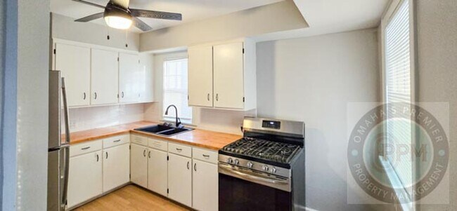 Building Photo - A "Must See" 2bd/1ba Beautiful home!