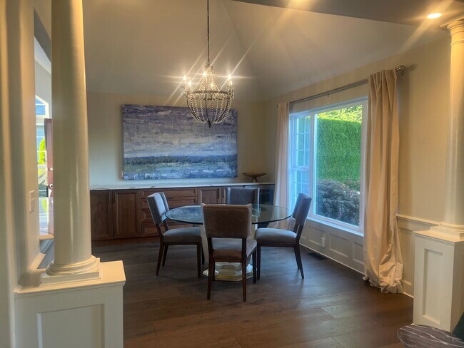 Building Photo - 648 E Maberry Dr