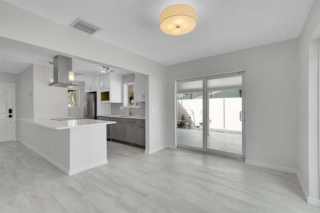 Building Photo - 4710 SW 43rd Ave