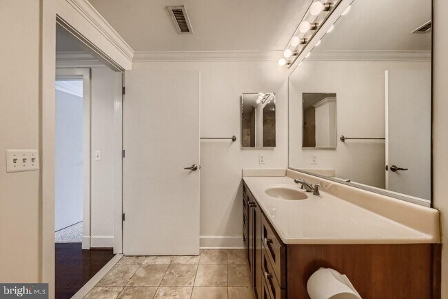 Building Photo - 2772 Lighthouse Point E