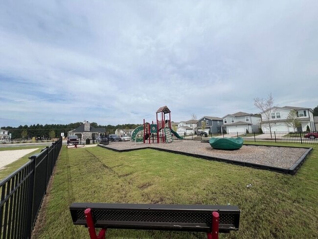 Building Photo - 812 McKenzie Pk Ter