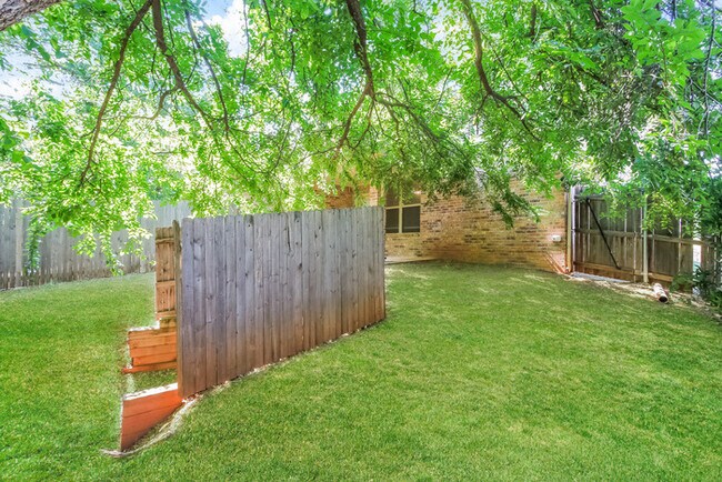 Building Photo - Beautiful Home!