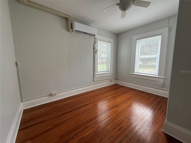 Building Photo - 408 3rd Ave E