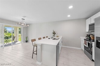 Building Photo - 923 Hooper Ave