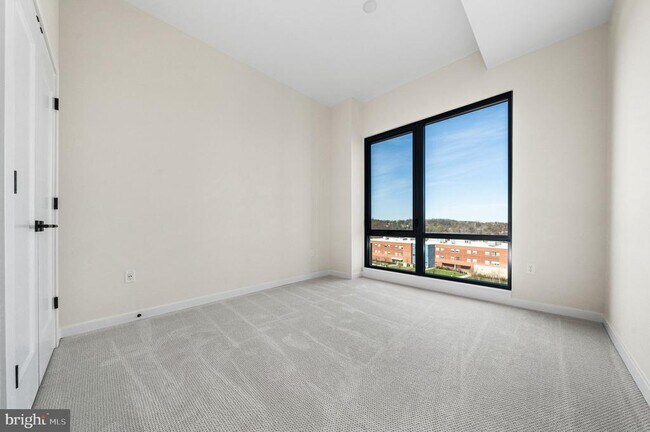 Building Photo - 255 W Falls Station Blvd