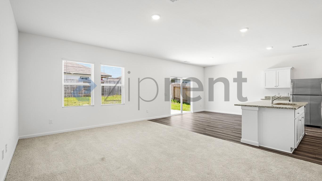 Building Photo - Unit