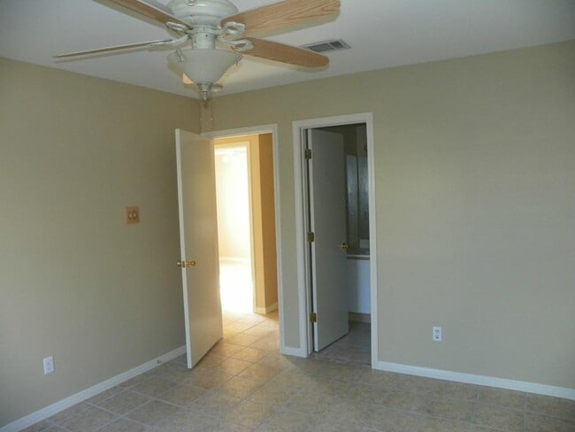 Building Photo - 509 Texas Ave