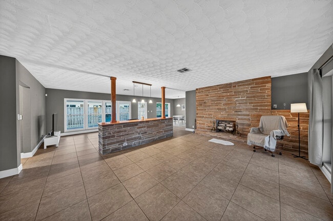 Building Photo - 2750 SE 3rd St