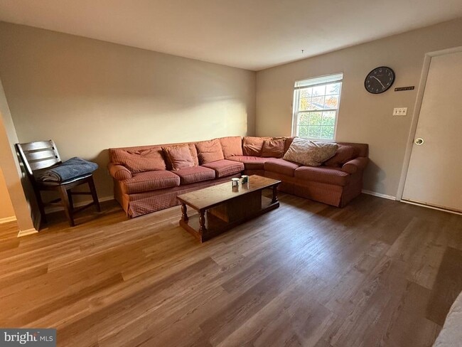 Building Photo - 34 King Charles Cir