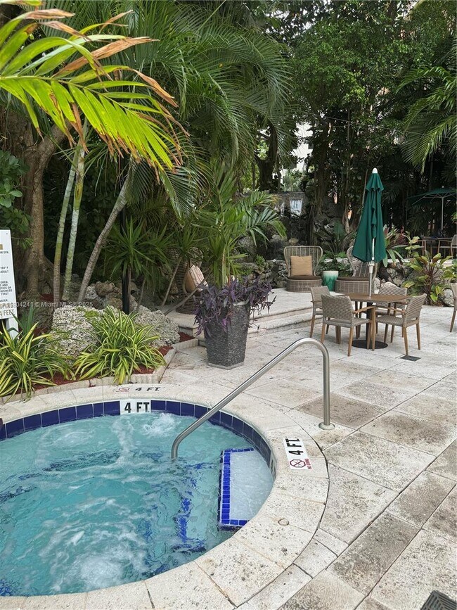 Building Photo - 2951 S Bayshore Dr
