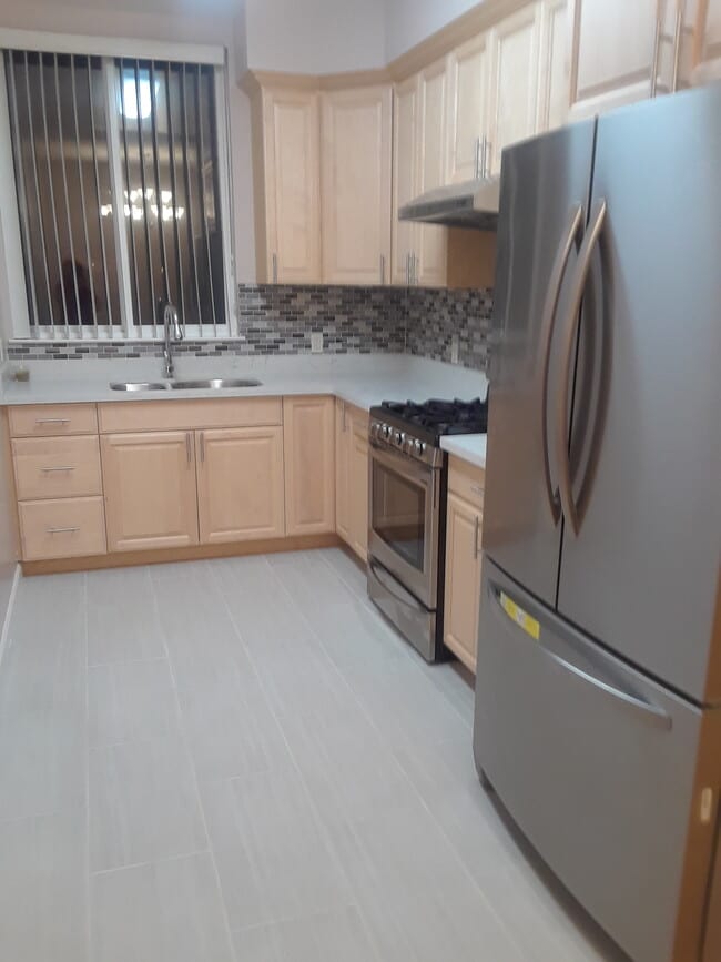 Building Photo - 473 34th Ave