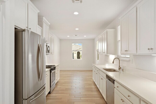 Building Photo - 3012 Salonie Ct