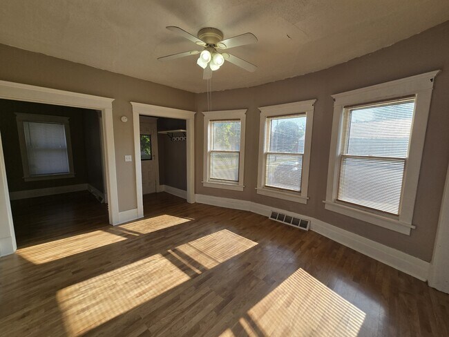 Building Photo - 2019 Falls Ave