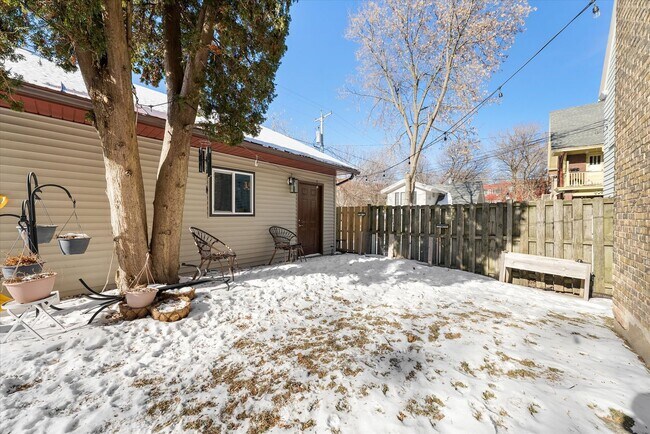 Building Photo - 2509-2511 N Cramer St