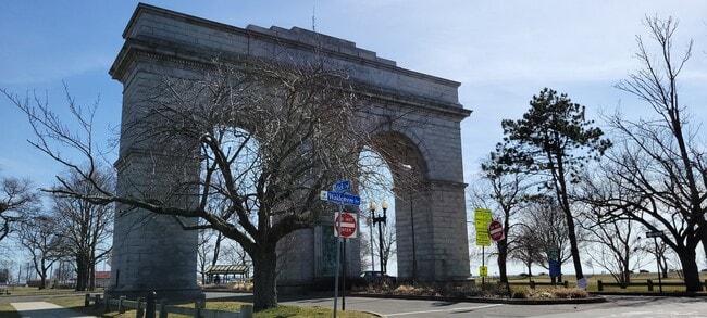 Building Photo - 405 Glendale Ave