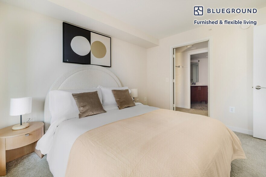 Building Photo - 3444 Fairfax Dr