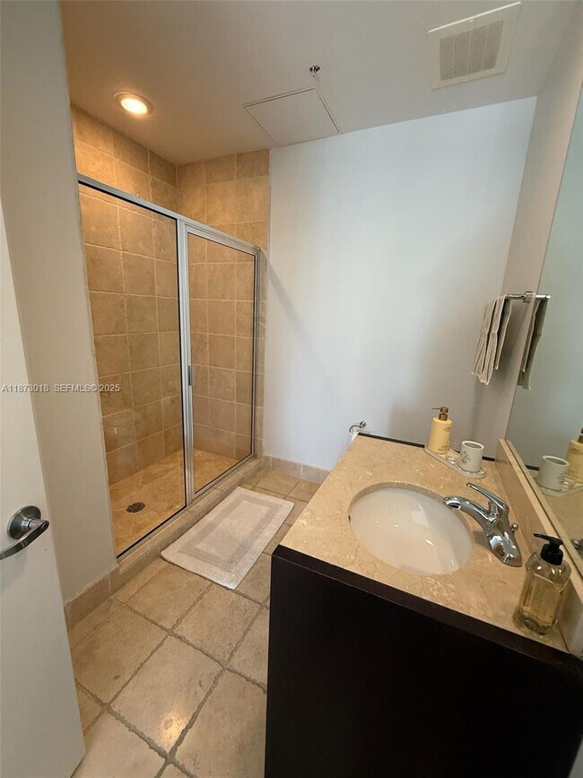 Building Photo - 18201 Collins Ave