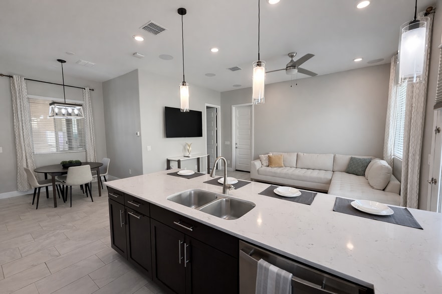 Building Photo - 2506 E Pleasant Ln