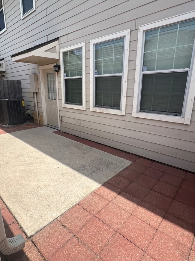 Building Photo - 2129 Kemah Village Dr