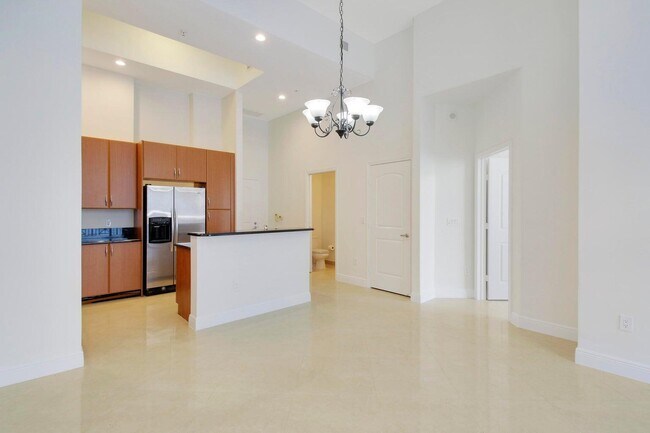 Building Photo - 701 S Olive Ave