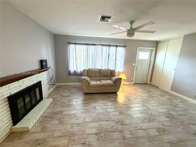 Building Photo - 952 Churchill Rd