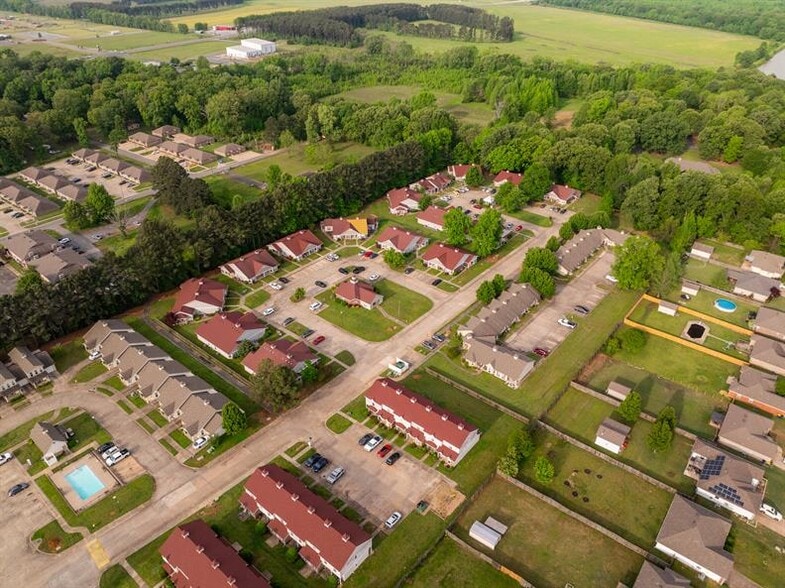 Building Photo - Willow Grove
