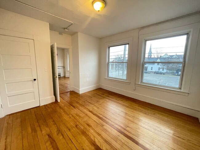 Building Photo - 459 Beech St