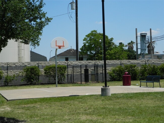 Building Photo - 7415 River Pines Dr